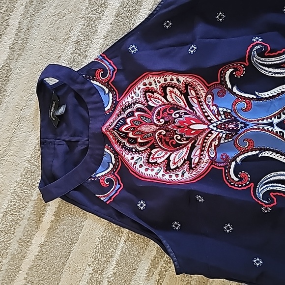 Ladies size medium sleeveless Banana Republic top - Picture 2 of 3